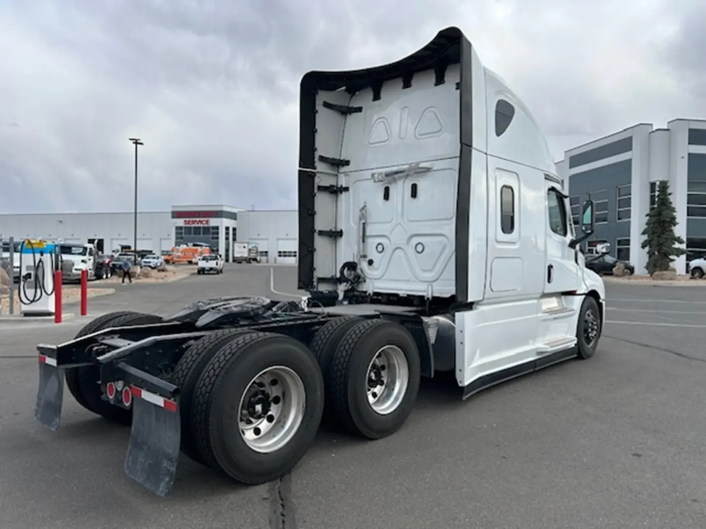 2026 Freightliner Cascadia 126 | Photo 5 of 19