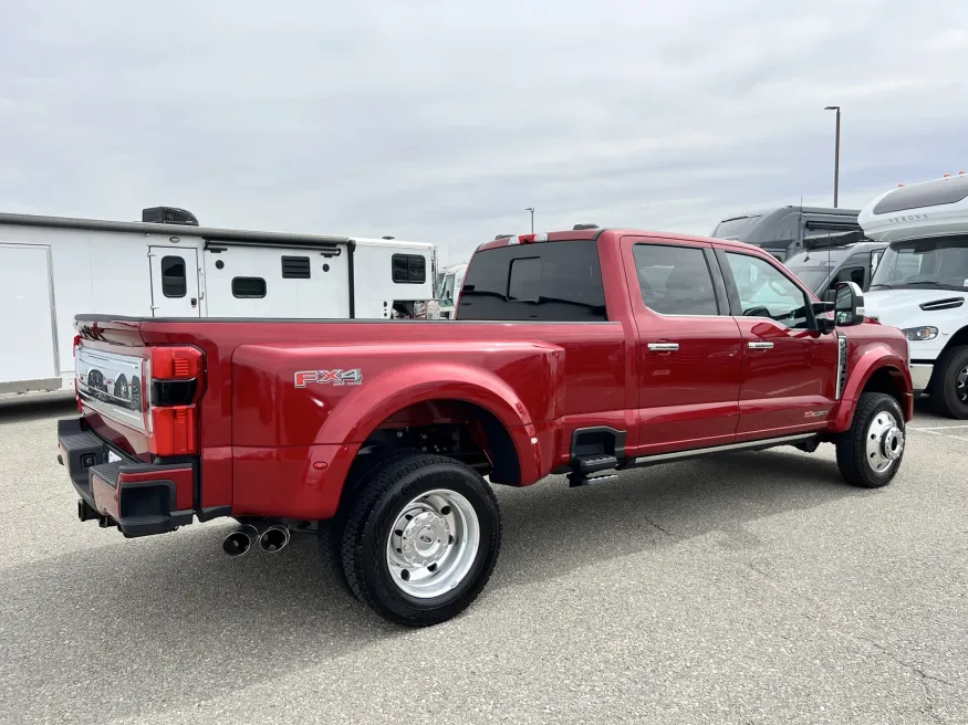 2024 Ford F-450 Platinum | Photo 15 of 22