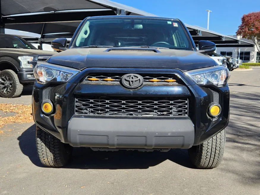 2019 Toyota 4Runner | Photo 4 of 31