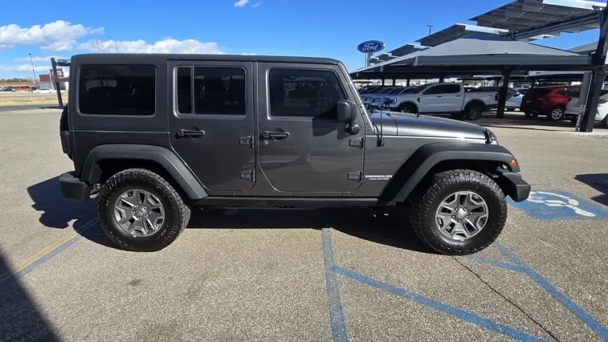 2016 Jeep Wrangler Unlimited | Photo 4 of 26