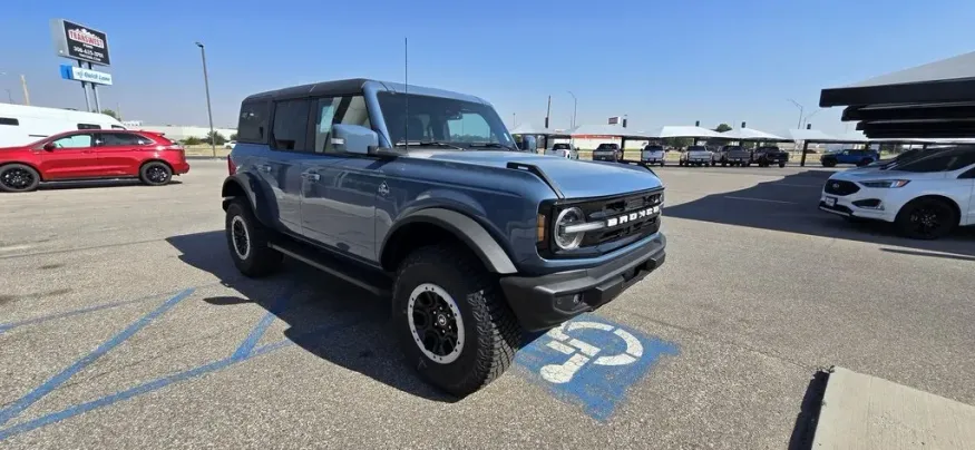 2024 Ford Bronco | Photo 3 of 35