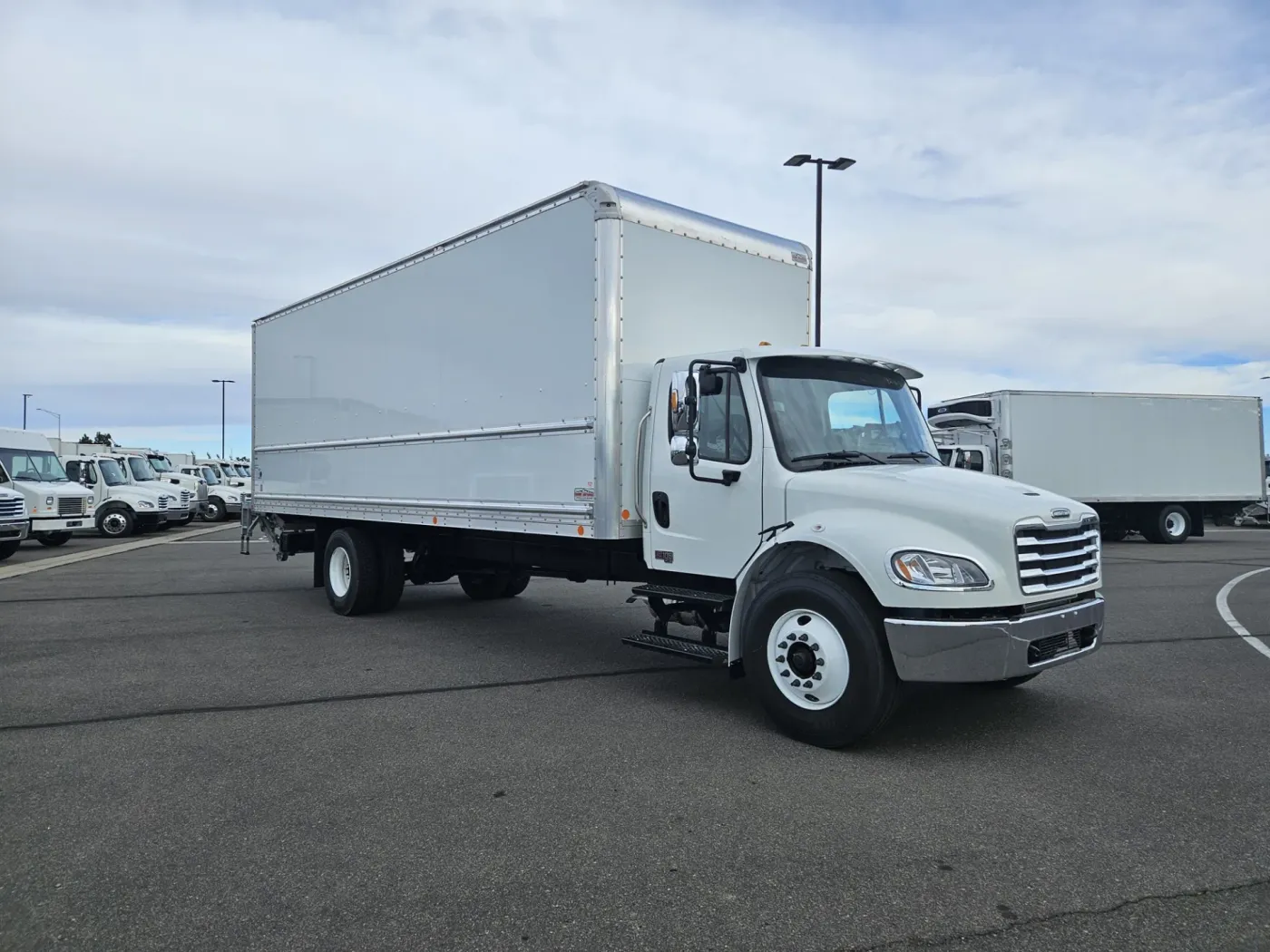 2025 Freightliner M2 106 | Photo 3 of 17