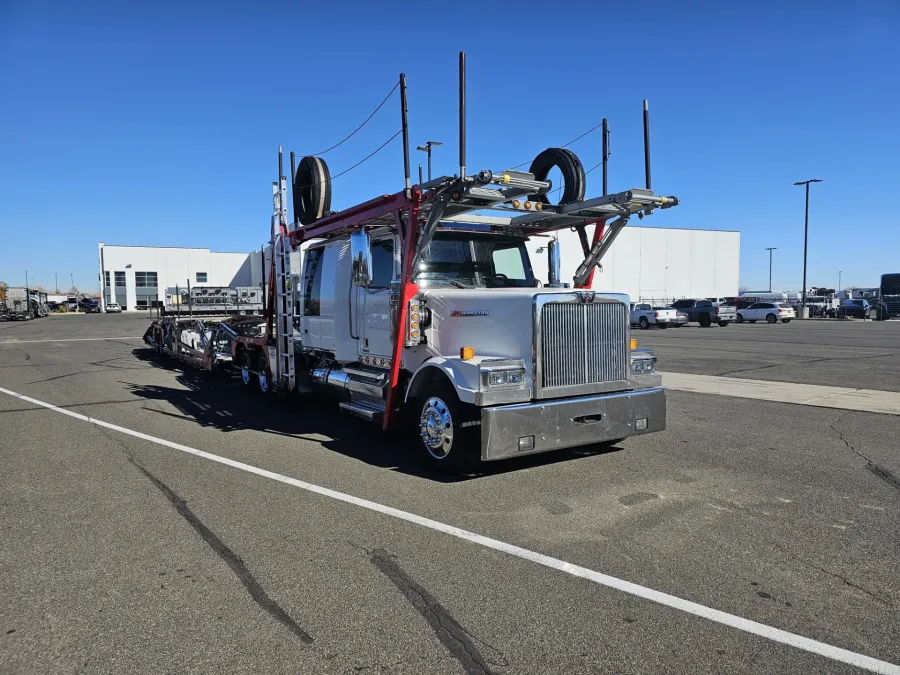 2022 Western Star 4900FA | Photo 3 of 19