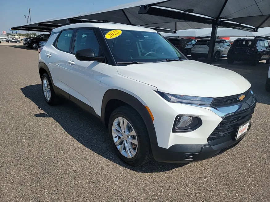 2023 Chevrolet Trailblazer LS | Photo 8 of 18