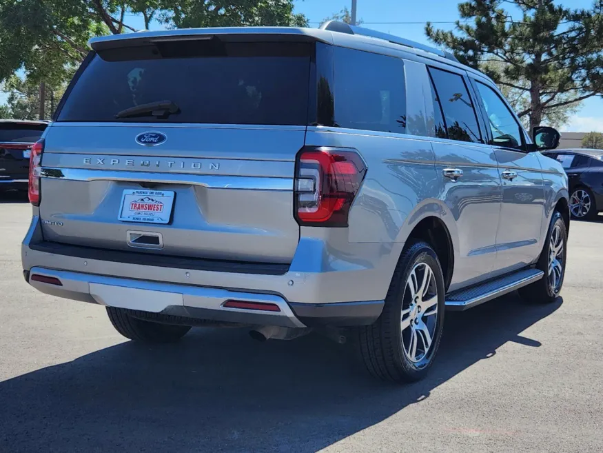 2022 Ford Expedition Limited | Photo 2 of 32