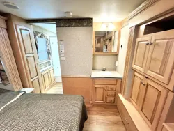 2007 Newmar Dutch Star 4324 | Thumbnail Photo 19 of 31