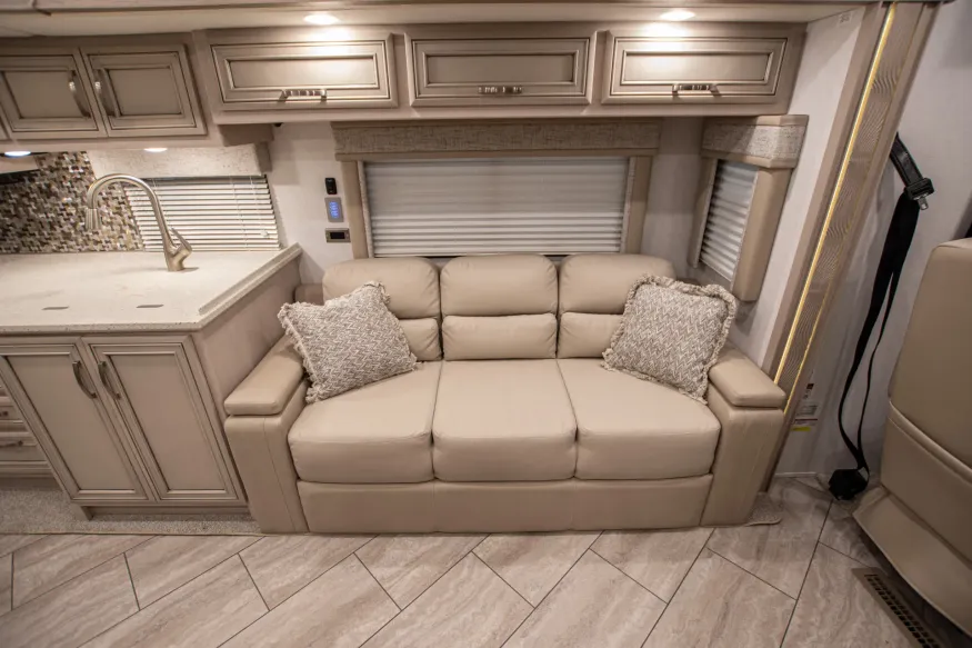 2024 Newmar Bay Star Sport 3225 | Photo 10 of 18