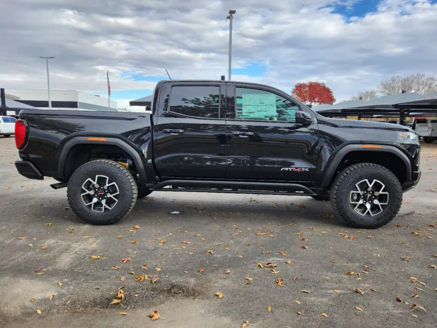 2024 GMC Canyon 4WD AT4X | Photo 1 of 30