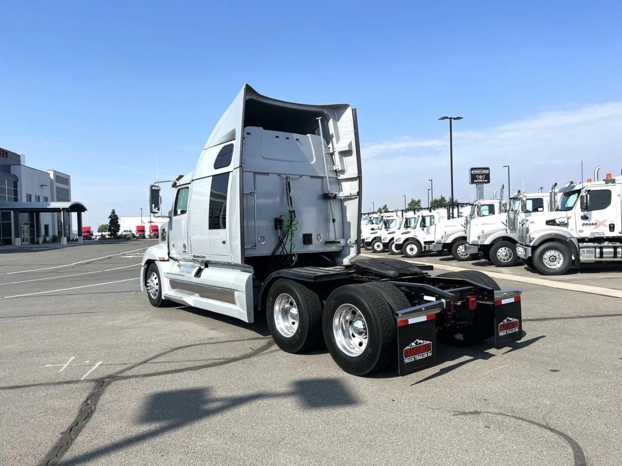 2020 Western Star 5700XE | Photo 7 of 20