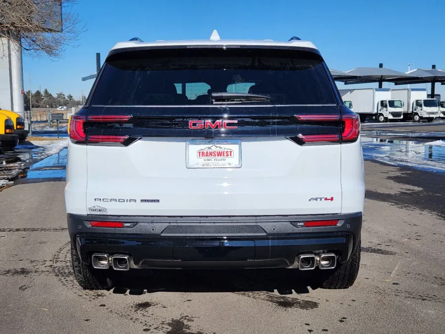 2025 GMC Acadia AWD AT4 | Photo 13 of 30