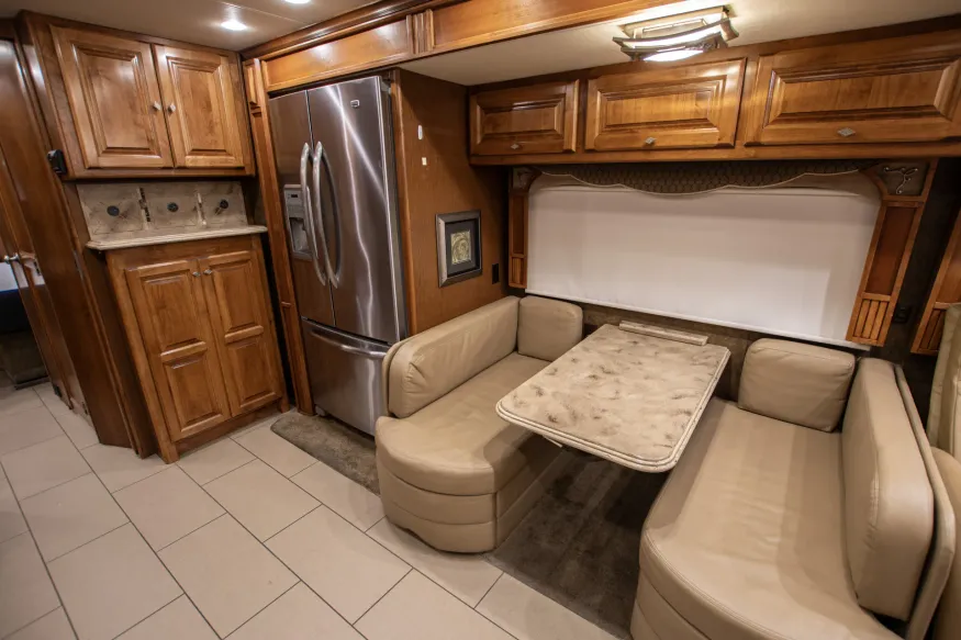 2014 Tiffin Phaeton 40 QTH | Photo 8 of 9