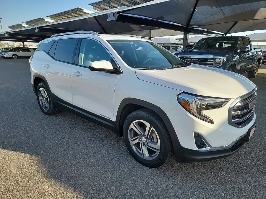 2019 GMC Terrain SLT | Photo 8 of 18