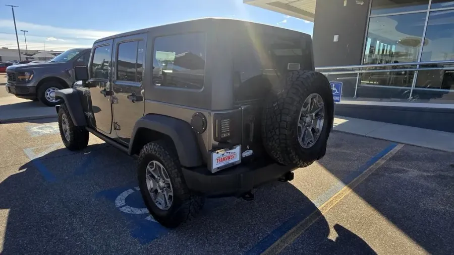 2016 Jeep Wrangler Unlimited | Photo 6 of 26