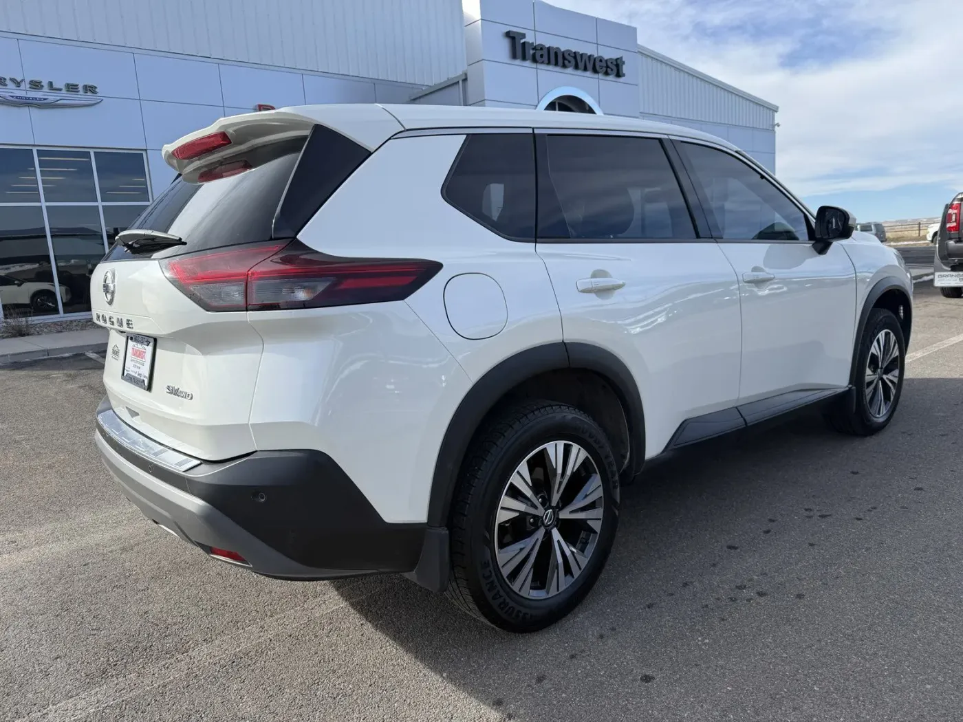 2021 Nissan Rogue SV | Photo 4 of 16