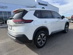 2021 Nissan Rogue SV | Thumbnail Photo 4 of 16