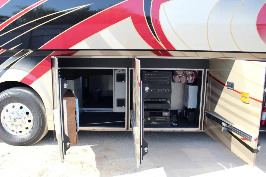 2016 Prevost Outlaw H3-45 | Photo 29 of 30