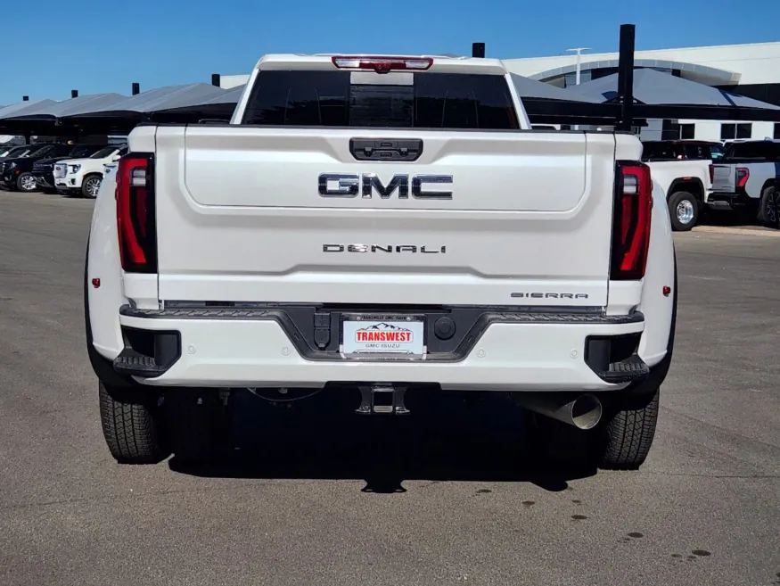 2025 GMC Sierra 3500HD Denali Ultimate | Photo 13 of 30