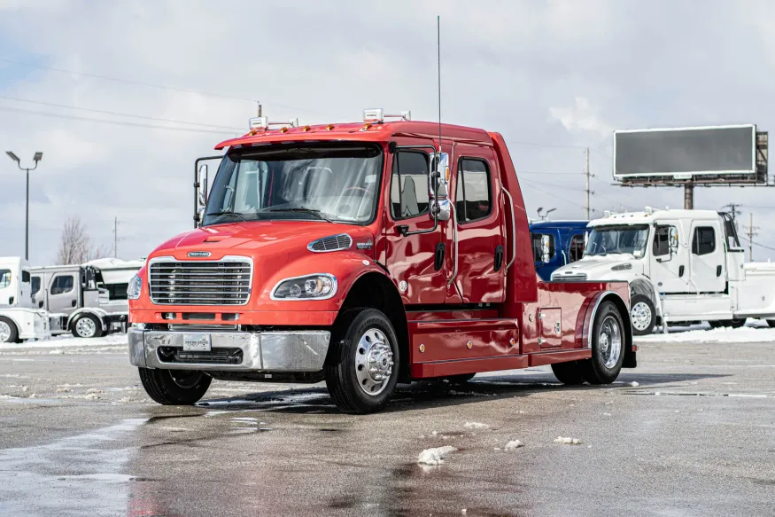 2023 Freightliner M2 106 Western Hauler | Photo 4 of 27