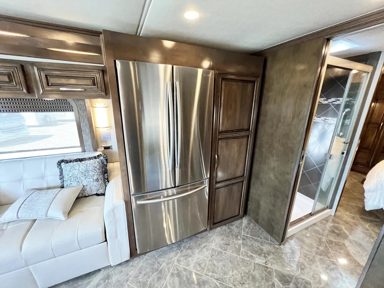 2019 Newmar New Aire 3341 | Photo 10 of 21