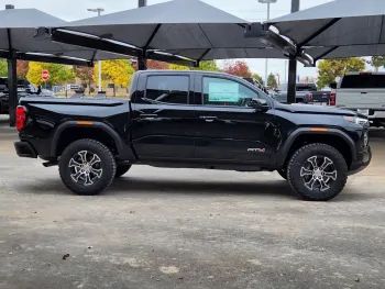 2024 GMC Canyon 4WD AT4