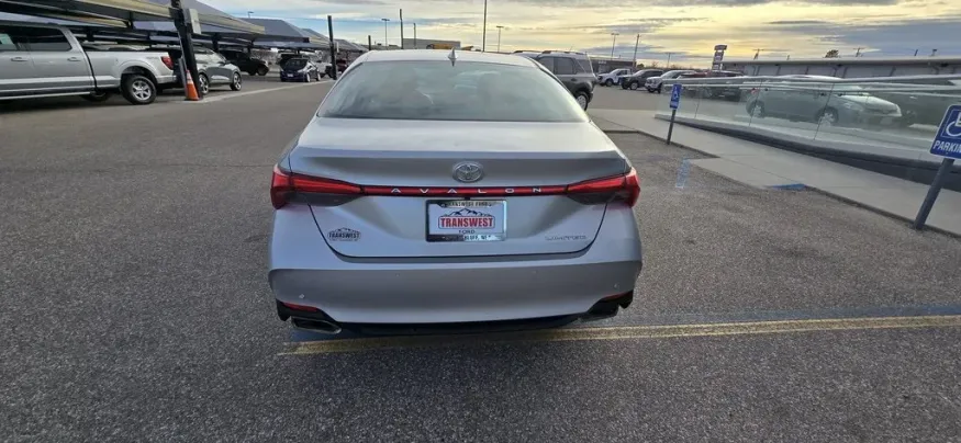 2019 Toyota Avalon | Photo 7 of 29