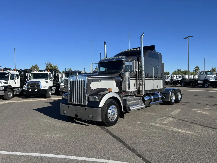 2022 Kenworth W900 | Photo 1 of 25