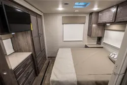 2025 Winnebago Spirit 31H | Thumbnail Photo 19 of 20