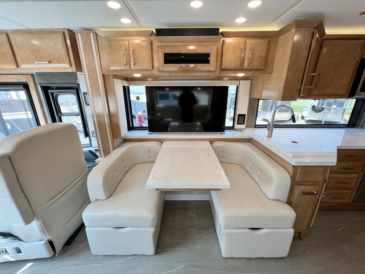 2023 Newmar New Aire 3547 | Photo 6 of 28