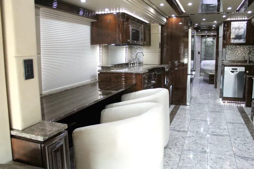 2016 Prevost Outlaw H3-45 | Photo 3 of 30