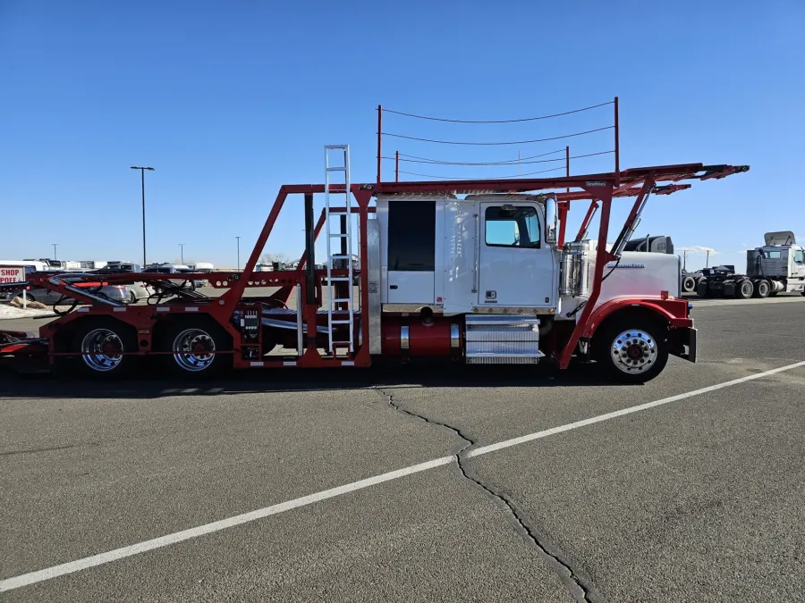 2022 Western Star 4900FA | Photo 4 of 27