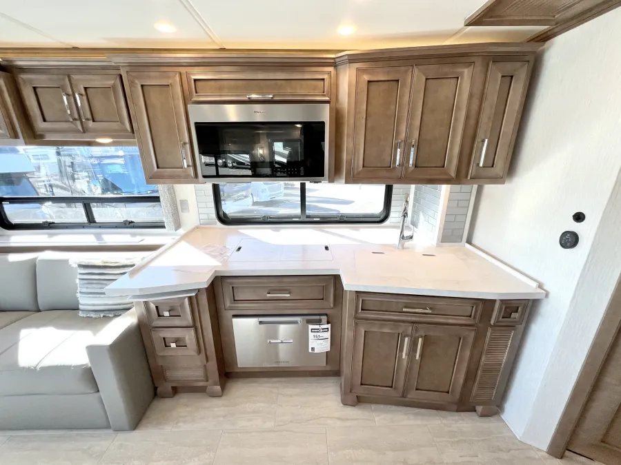 2024 Newmar Ventana 4037 | Photo 10 of 31