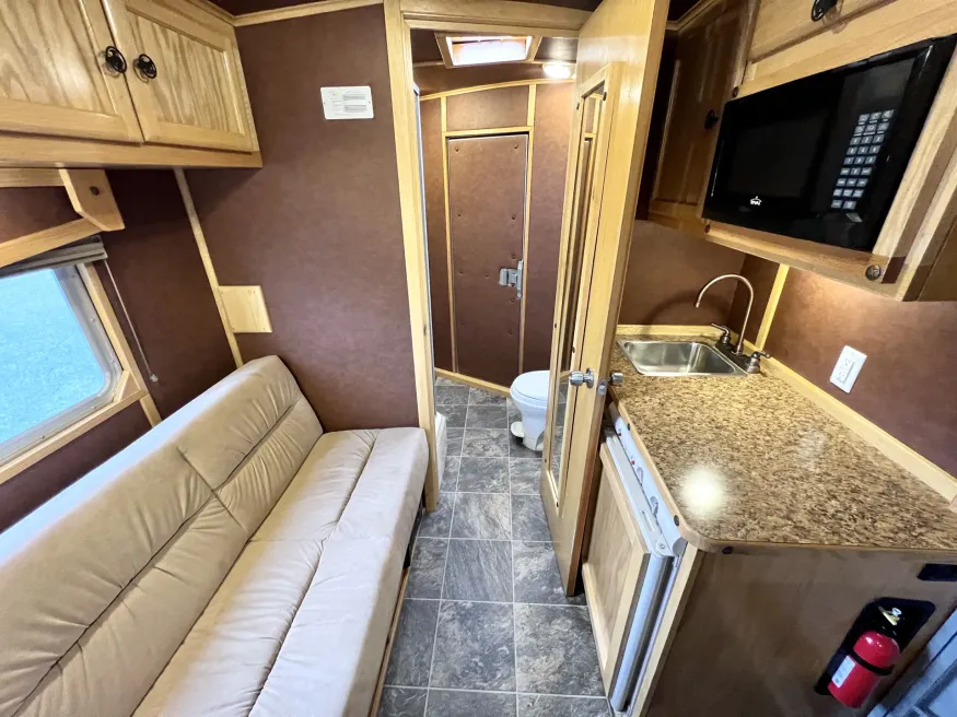 2014 Platinum Coach 4HGNLQ | Photo 16 of 23