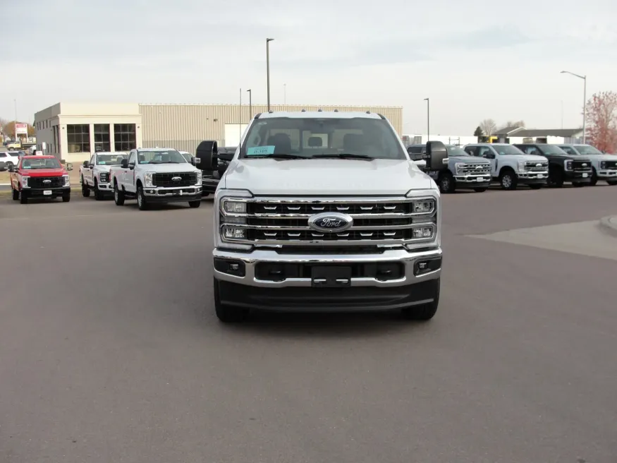 2024 Ford F-350 | Photo 8 of 13