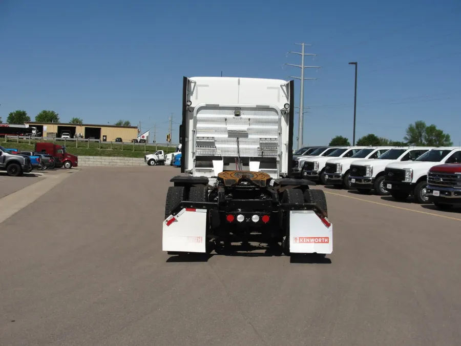 2017 Kenworth T880 | Photo 4 of 22