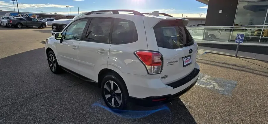 2017 Subaru Forester | Photo 6 of 33