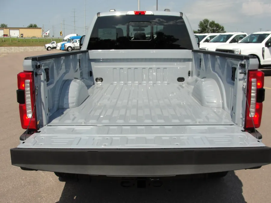 2024 Ford F-350 | Photo 16 of 19