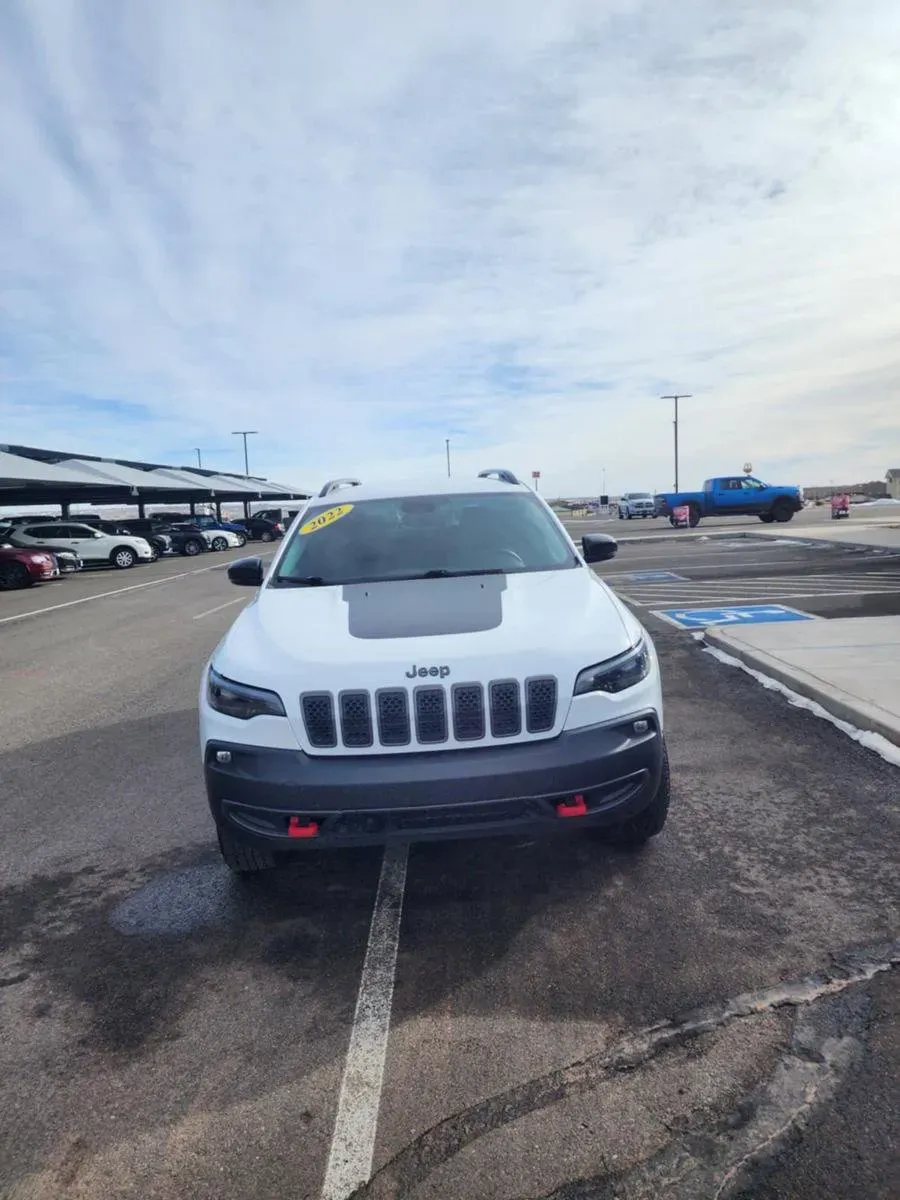 2022 Jeep Cherokee Trailhawk | Photo 3 of 21