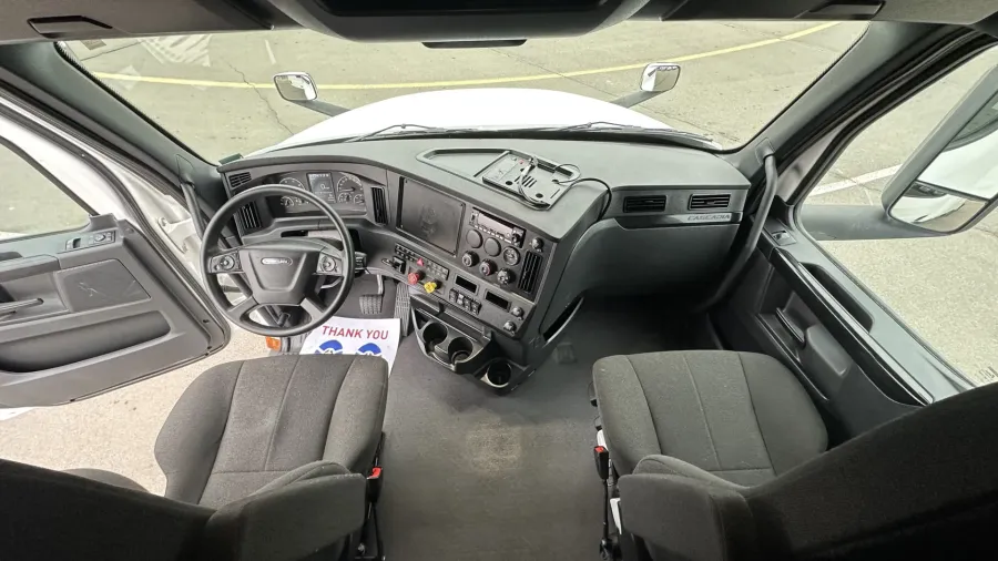 2023 Freightliner Cascadia 126 | Photo 17 of 22