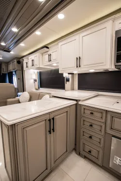 2025 Newmar London Aire 4569 | Thumbnail Photo 17 of 32