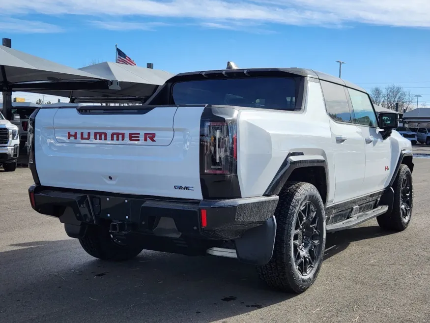 2025 GMC HUMMER EV Pickup 2X | Photo 2 of 33