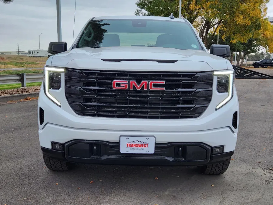 2025 GMC Sierra 1500 Elevation | Photo 4 of 29