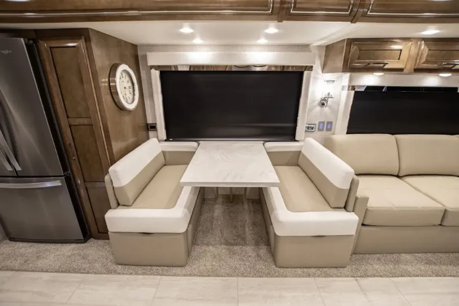 2024 Newmar Ventana 4037 | Photo 17 of 31