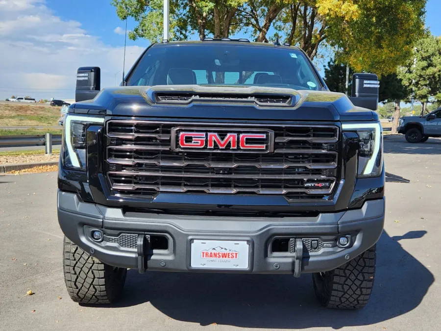 2025 GMC Sierra 2500HD AT4X | Photo 4 of 30