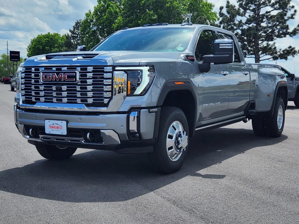 2024 GMC Sierra 3500HD Denali | Photo 3 of 25