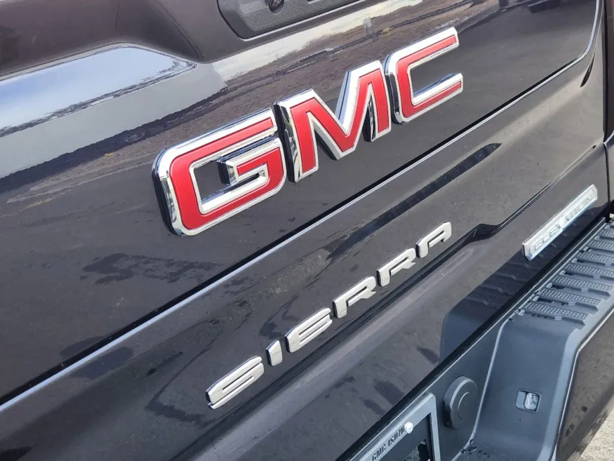 2025 GMC Sierra 1500 Elevation | Photo 14 of 29