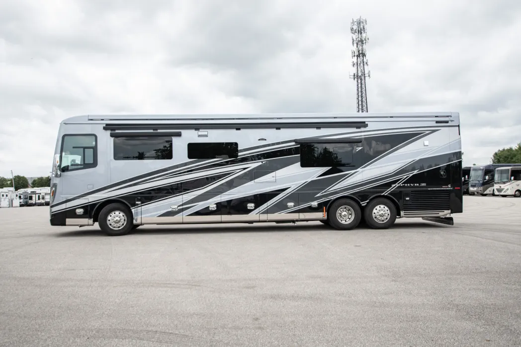 2025 Tiffin Zephyr 45 FZ 