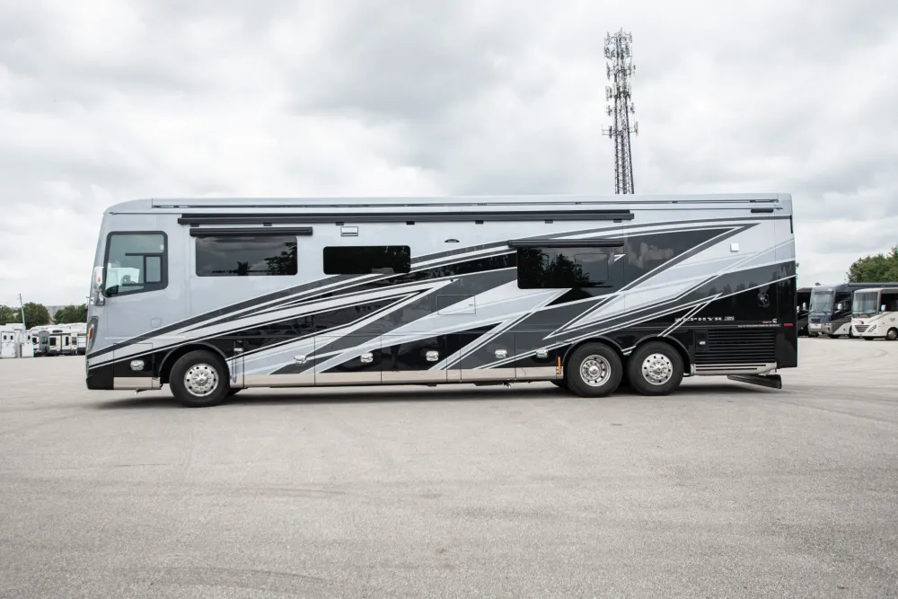 2025 Tiffin Zephyr 45 FZ