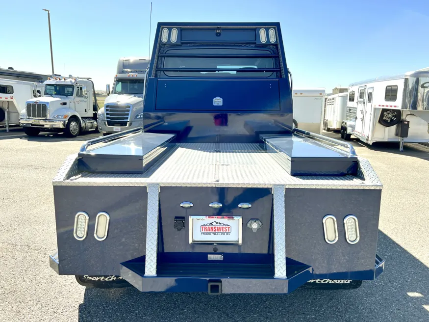 2015 Freightliner M2 106 Sport Chassis | Photo 14 of 21