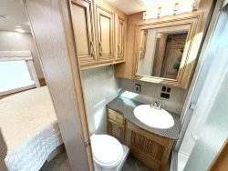 2014 Newmar Bay Star 3308 | Thumbnail Photo 12 of 28