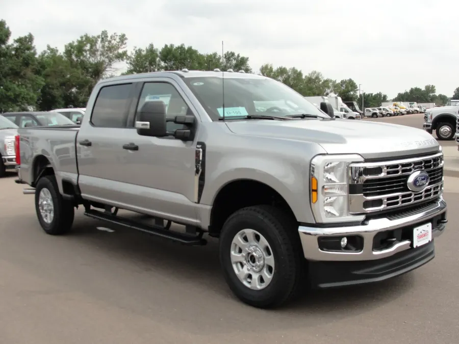 2024 Ford F-350 | Photo 7 of 17